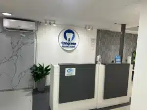 Recepción de clínica odontológica especializada en extracción de muela de juicio en CABA y cirugía maxilofacial de urgencia