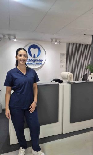 Sabrina Salinas ortodoncista y especialista en atm en congreso dental